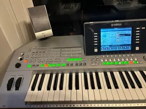 Yamaha Tyros 2 Workstation Keyboard Piano