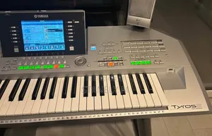 Yamaha Tyros 2 Workstation Keyboard Piano