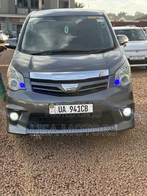 Toyota Noah 2.0 143hp AWD (8 Seater) 2012 Gray