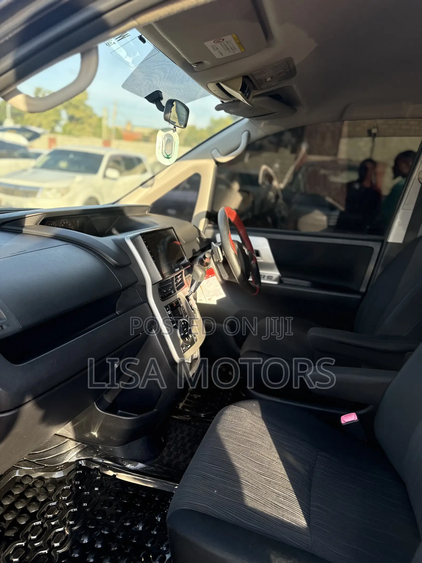 Toyota Noah 2.0 143hp AWD (8 Seater) 2012 Gray