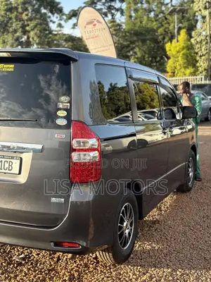 Toyota Noah 2.0 143hp AWD (8 Seater) 2012 Gray