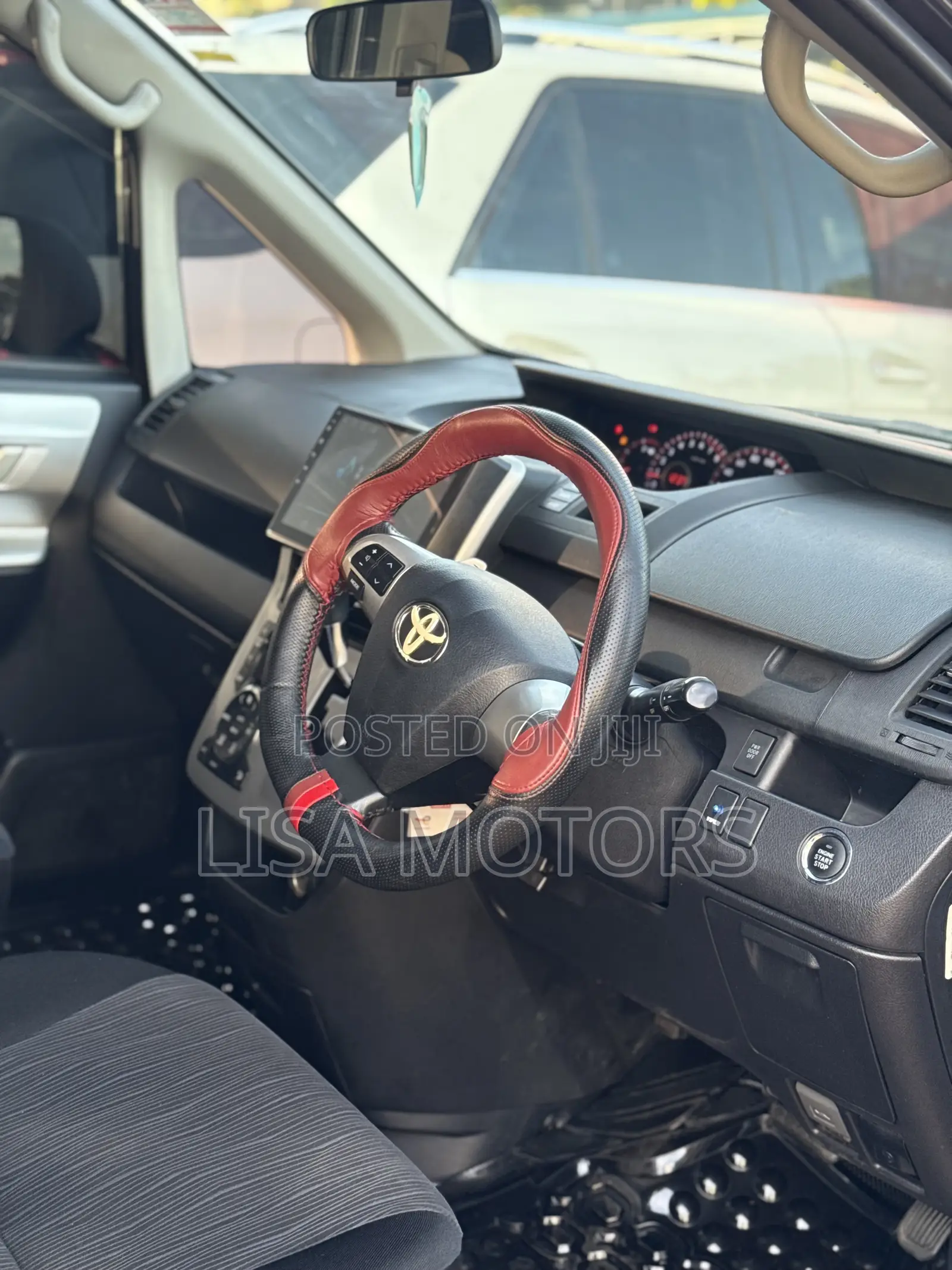 Toyota Noah 2.0 143hp AWD (8 Seater) 2012 Gray