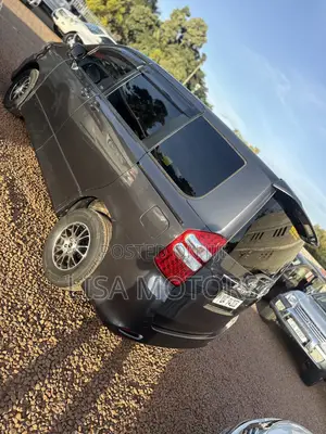Toyota Noah 2.0 143hp AWD (8 Seater) 2012 Gray