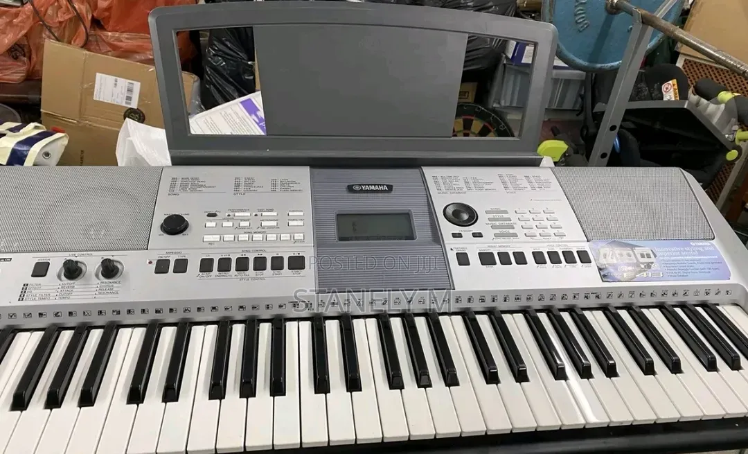 Yamaha PSR E413 Keyboard Piano