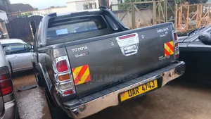 Toyota Hilux 2.5 Cab 2005 Gray