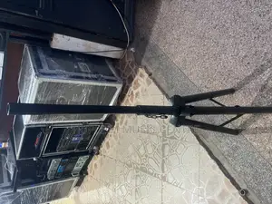 Speaker Stand Local