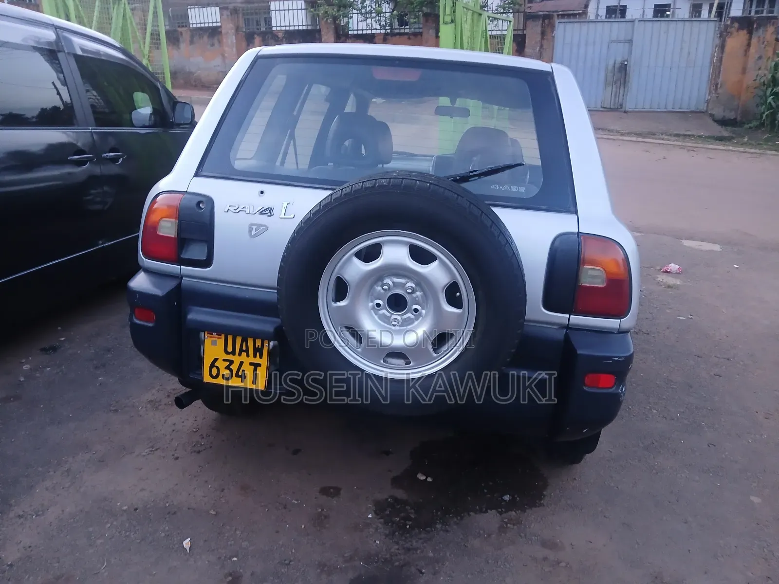Toyota RAV4 Base FWD 1999 White