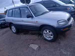 Toyota RAV4 Base FWD 1999 White