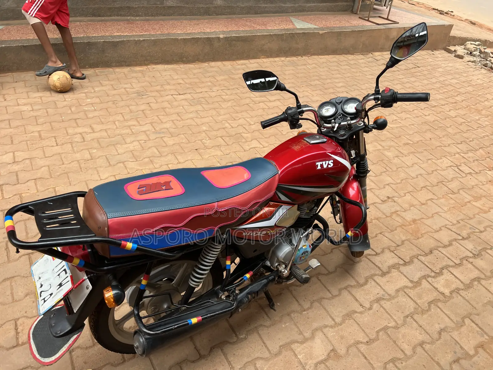 TVS HLX 125 2023 Red