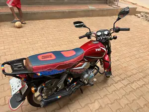 TVS HLX 125 2023 Red