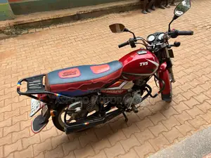 TVS HLX 125 2023 Red