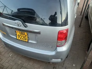 Toyota Corolla Rumion Hatchback 1.5 FWD 2008 Silver