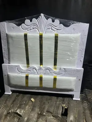 Bed 4by6 White in Colour