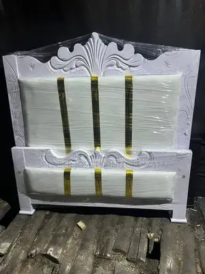 Bed 4by6 White in Colour