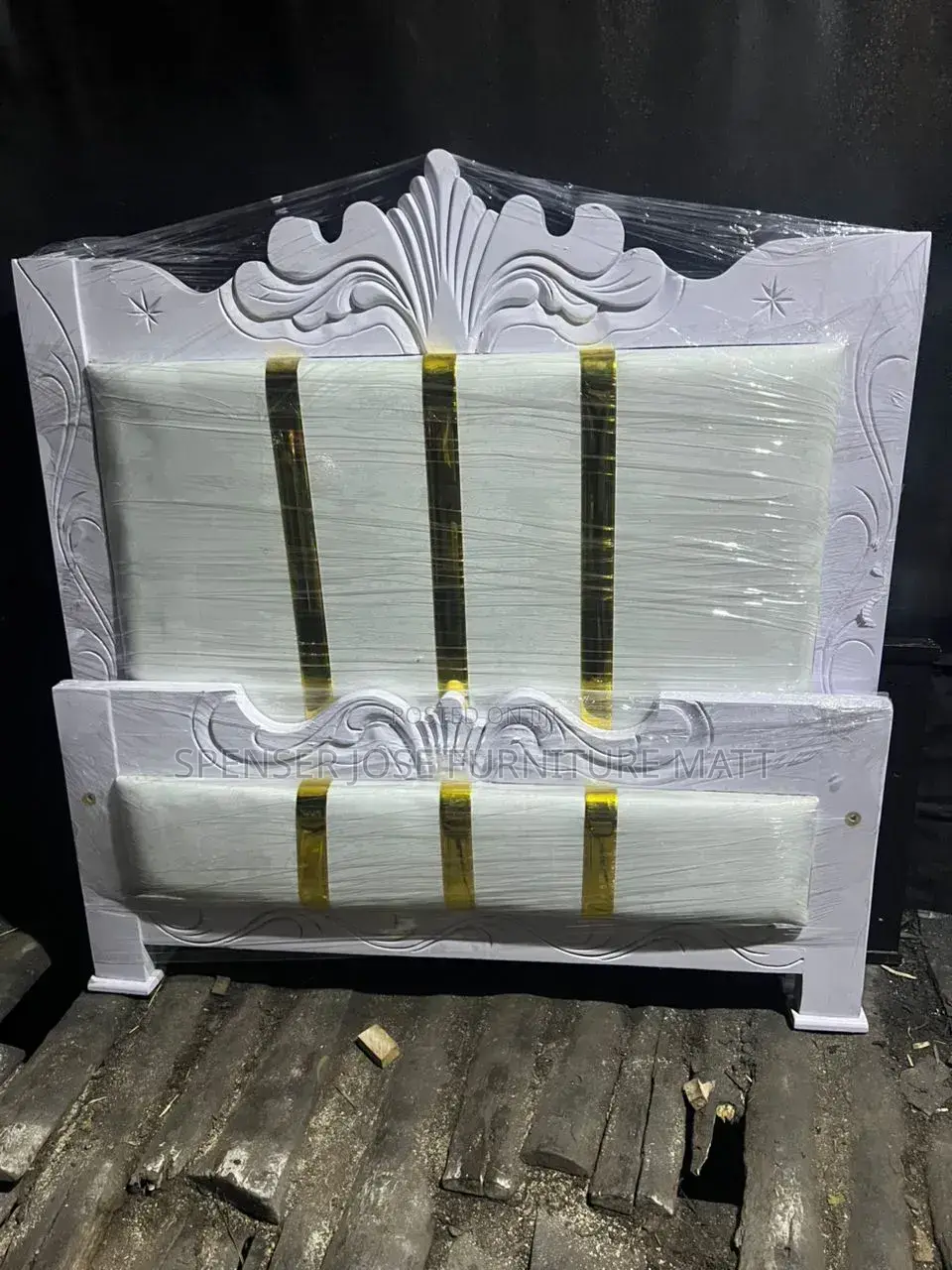 Bed 4by6 White in Colour