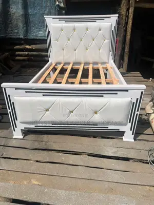 Bed 4by6 White in Colour