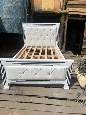 Bed 4by6 White in Colour