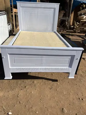 Queen Bed 4by6 White in Colour