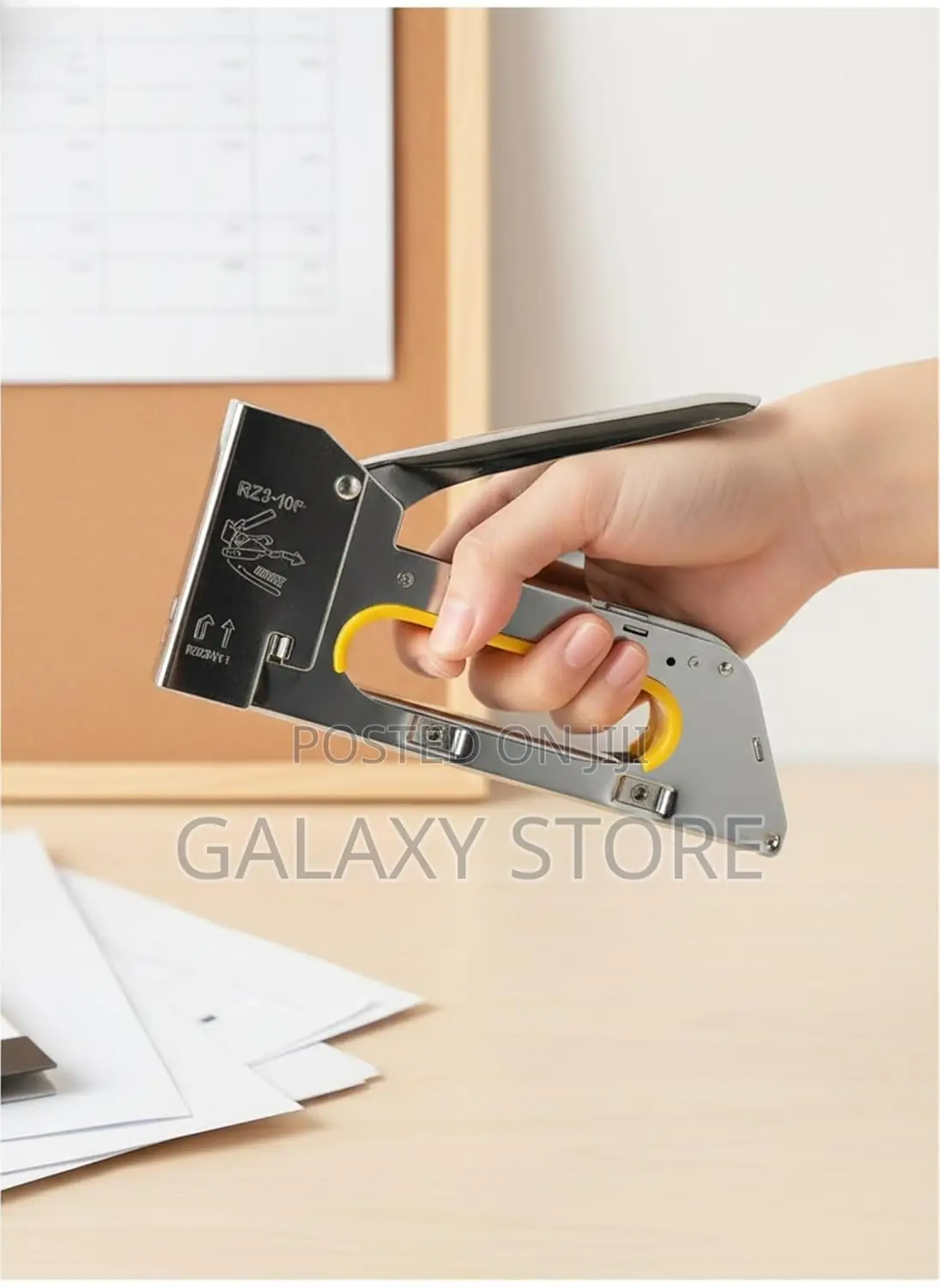 Manual Staple Gun for Furniture Use With Durable Metal Body