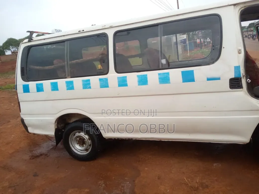Toyota HiAce 1992 White