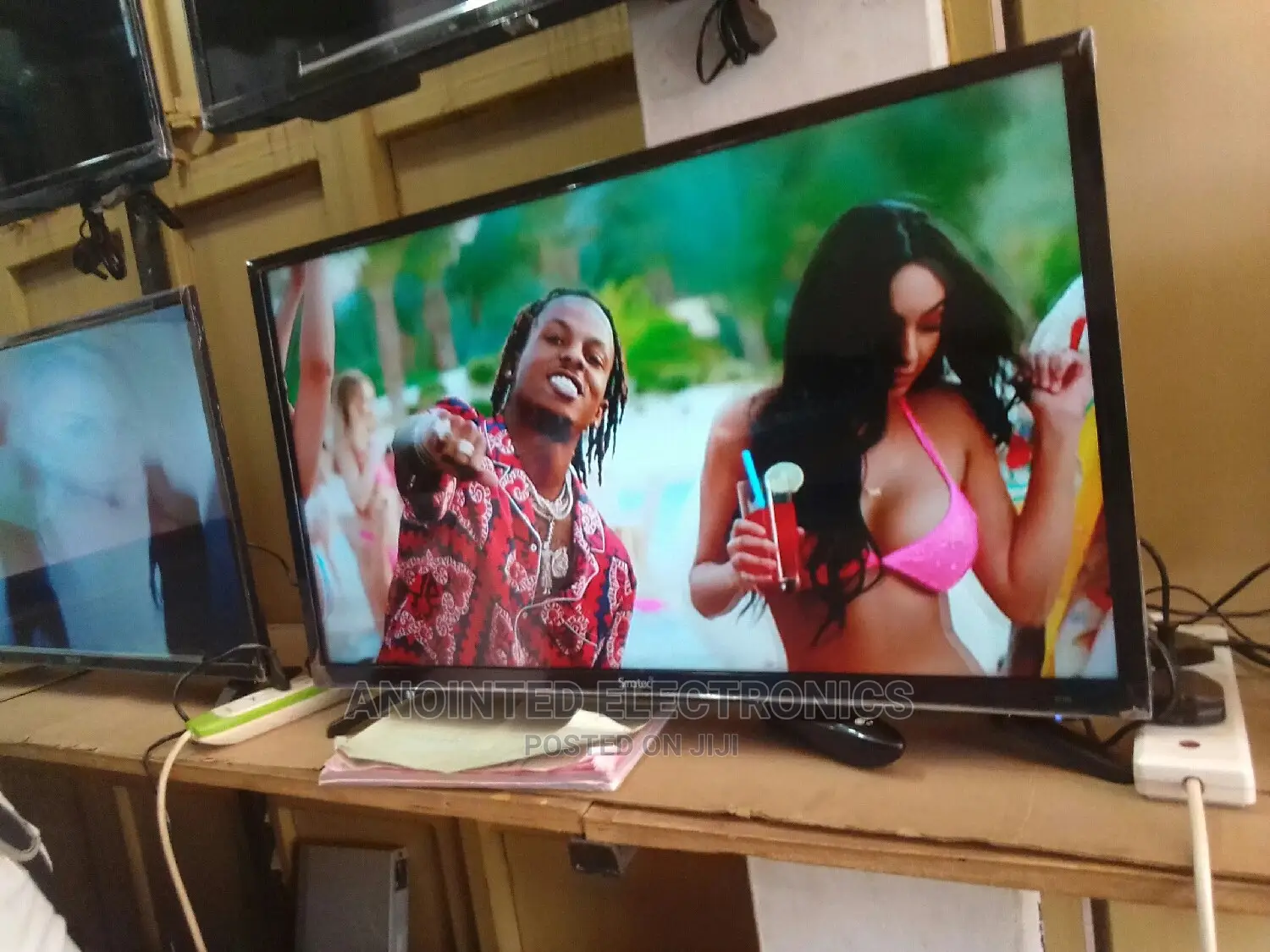Smartec Flat Screen TV