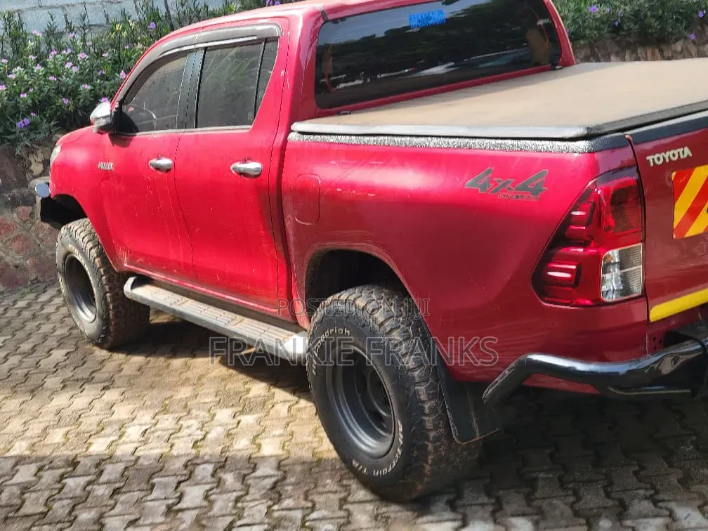 Toyota Hilux Rugged 4x4 2019 Maroon