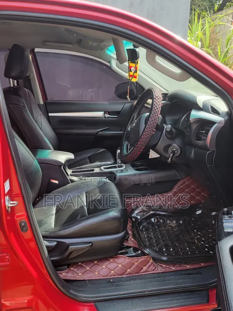 Toyota Hilux Rugged 4x4 2019 Maroon