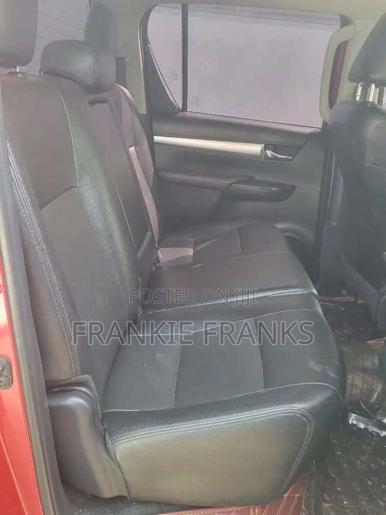 Toyota Hilux Rugged 4x4 2019 Maroon