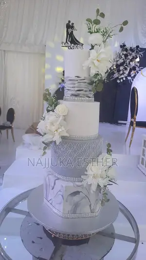 K'elevem Cakes and Treats Wedding Cake