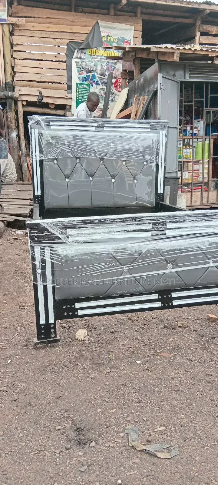 Queen Bed 4by6 Black Flame and Grey Leather Plus Sliver Buttons