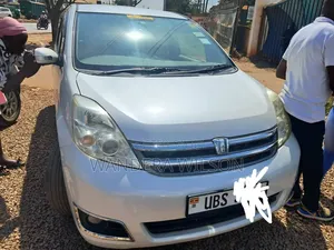 Toyota ISIS 1.8 L 2009 White