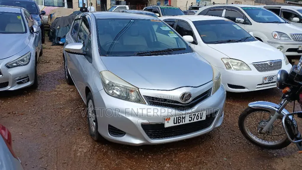Toyota Vitz 2019 Silver