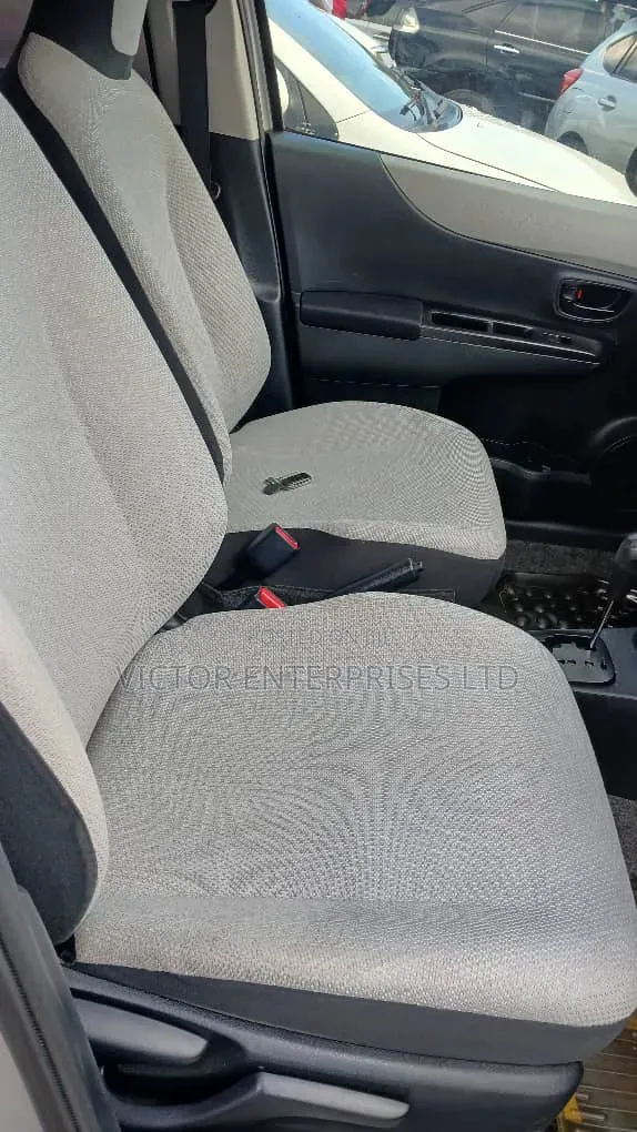 Toyota Vitz 2019 Silver