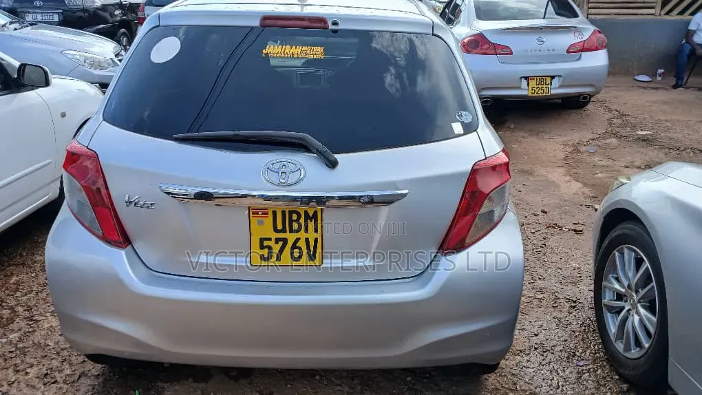 Toyota Vitz 2019 Silver