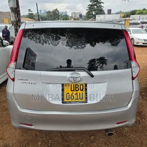 Toyota Passo Sette 1.5 FWD 2010 Silver