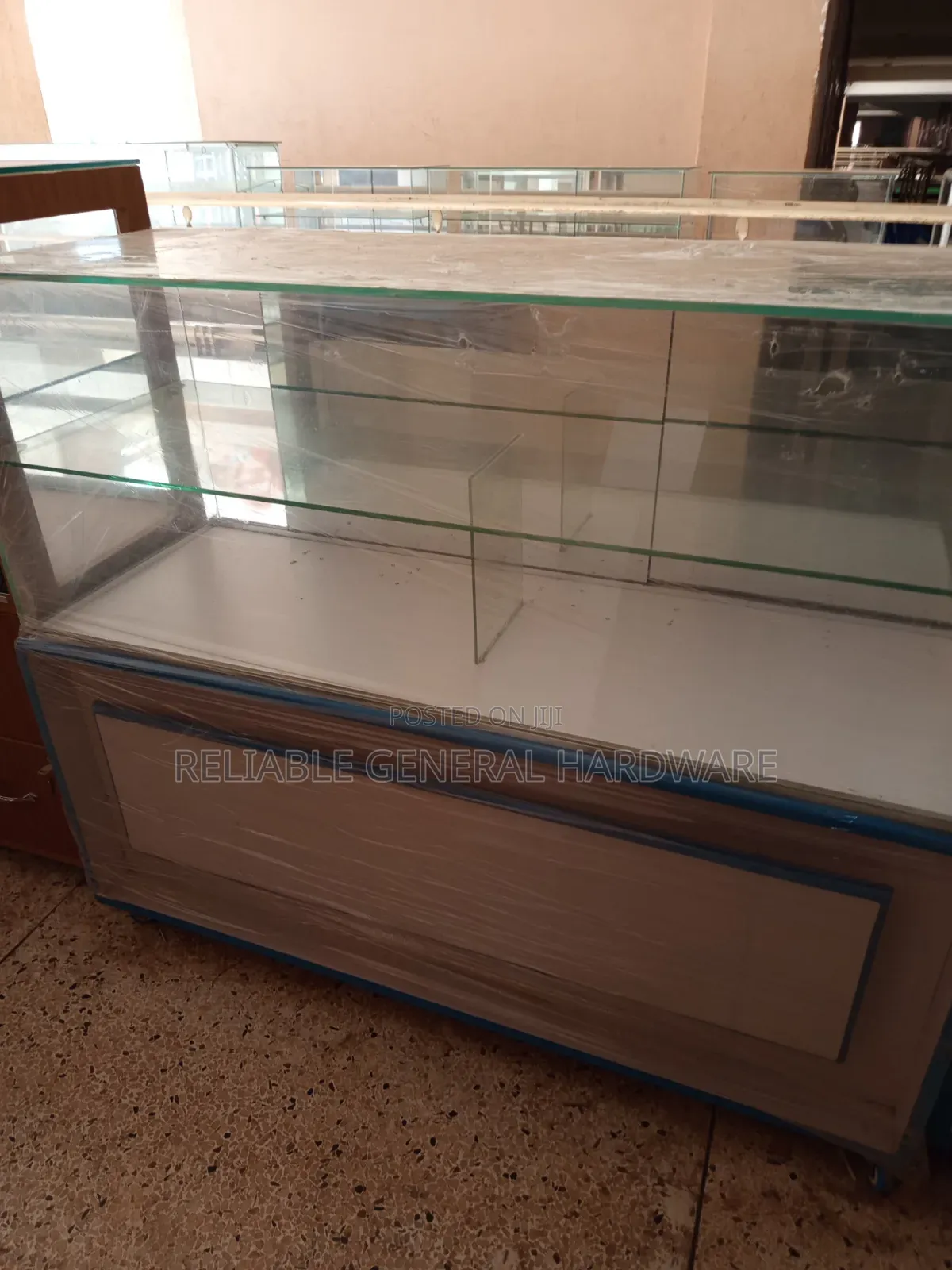 Display Glass Counter 4.3x4feet