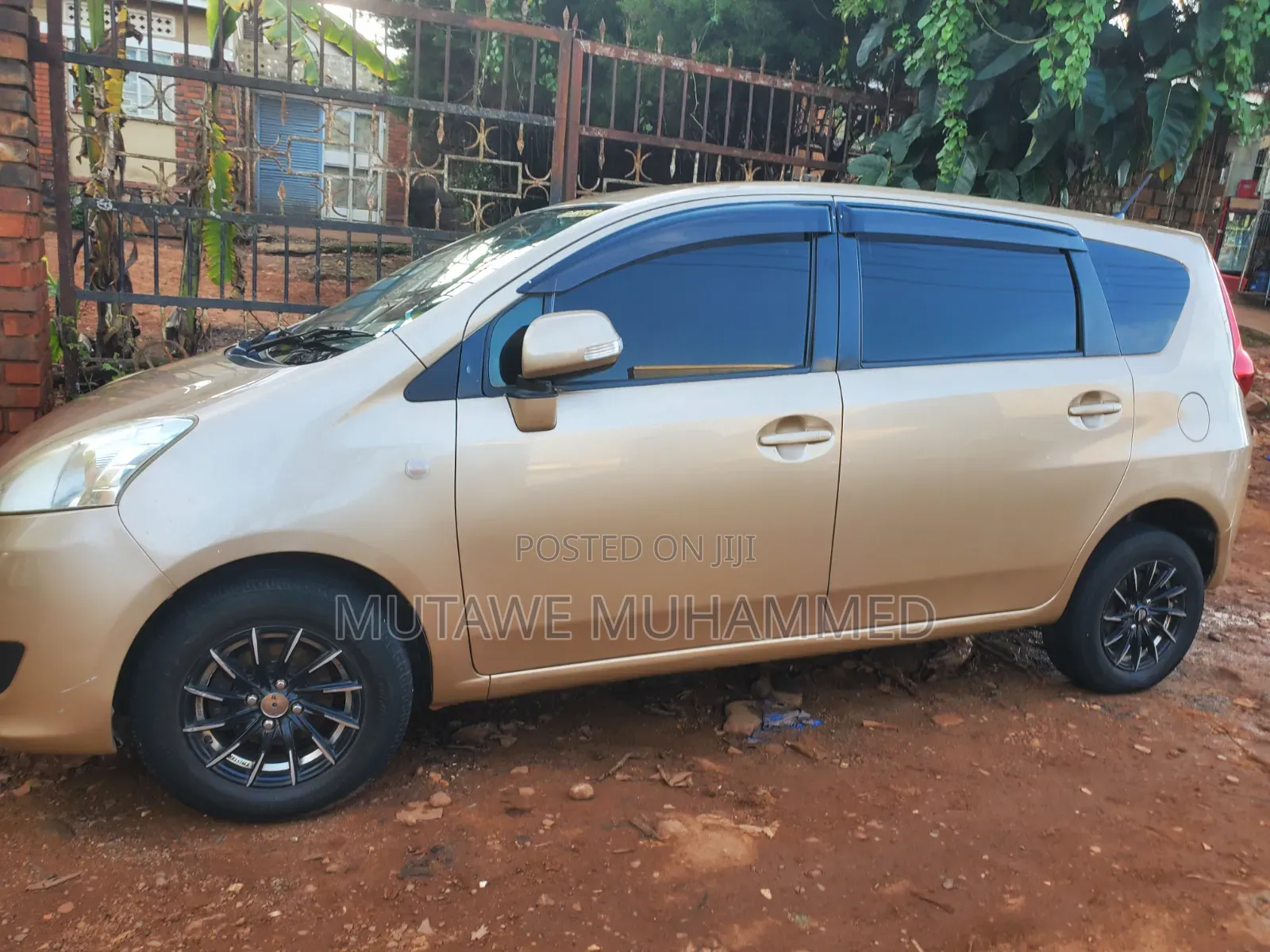 Toyota Passo Sette 2010 Gold