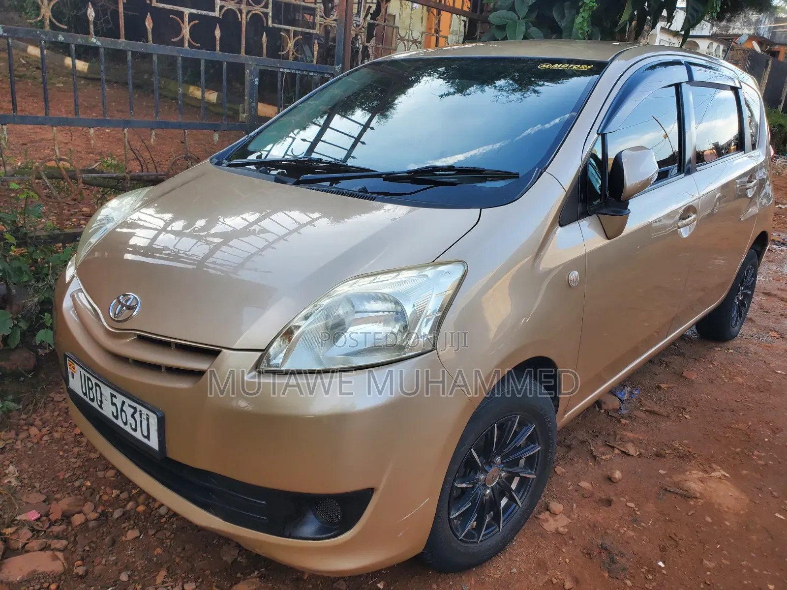 Toyota Passo Sette 2010 Gold