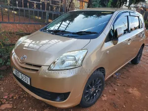Toyota Passo Sette 2010 Gold