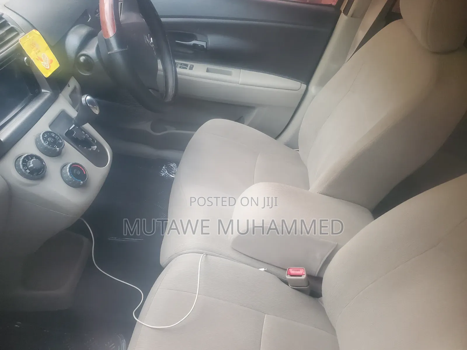 Toyota Passo Sette 2010 Gold