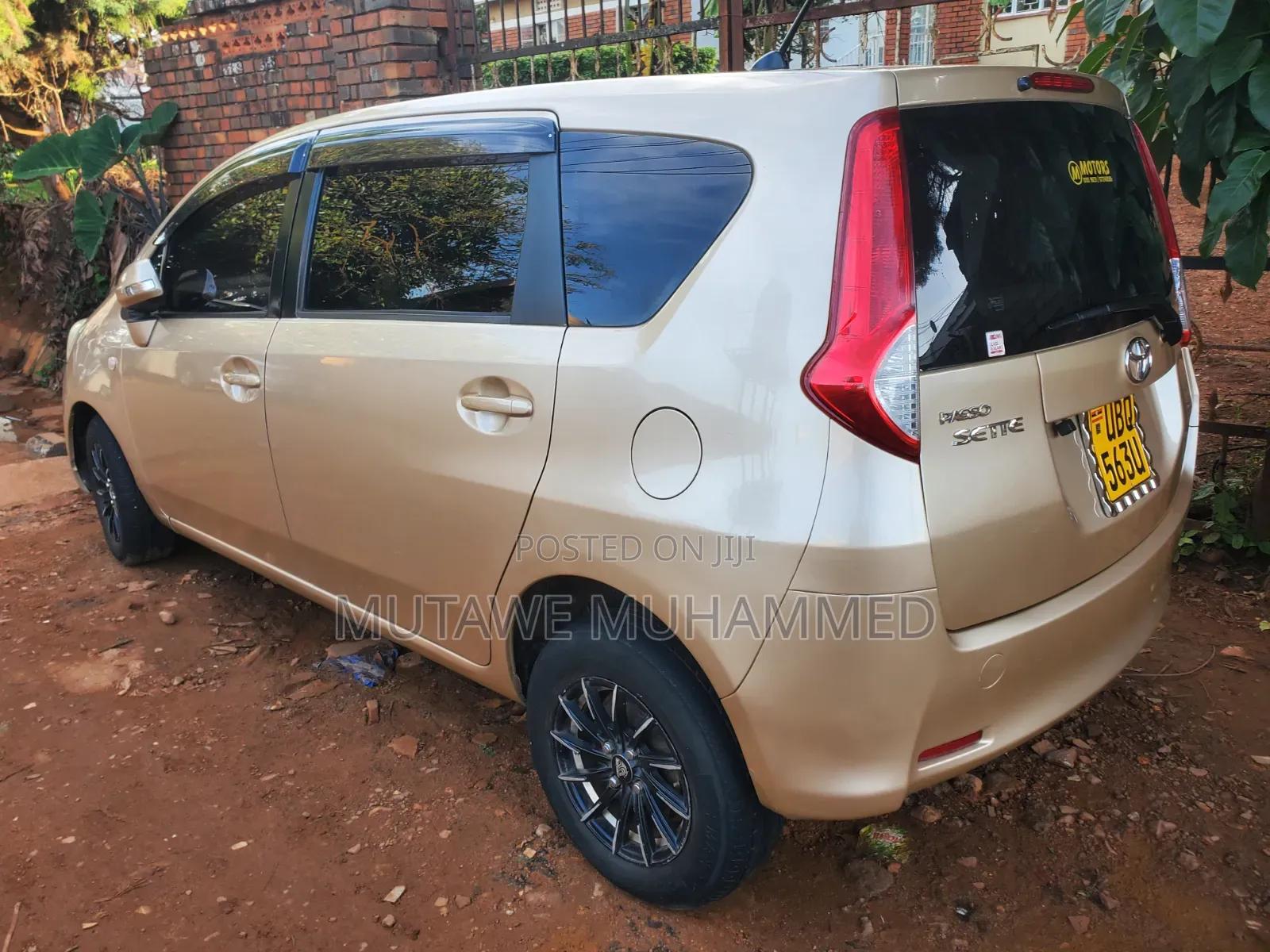 Toyota Passo Sette 2010 Gold