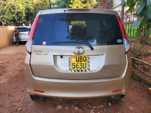 Toyota Passo Sette 2010 Gold