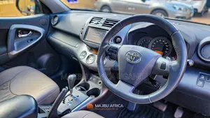 Toyota Vanguard 2011 Black