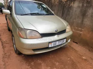 Toyota Platz 2001 Green
