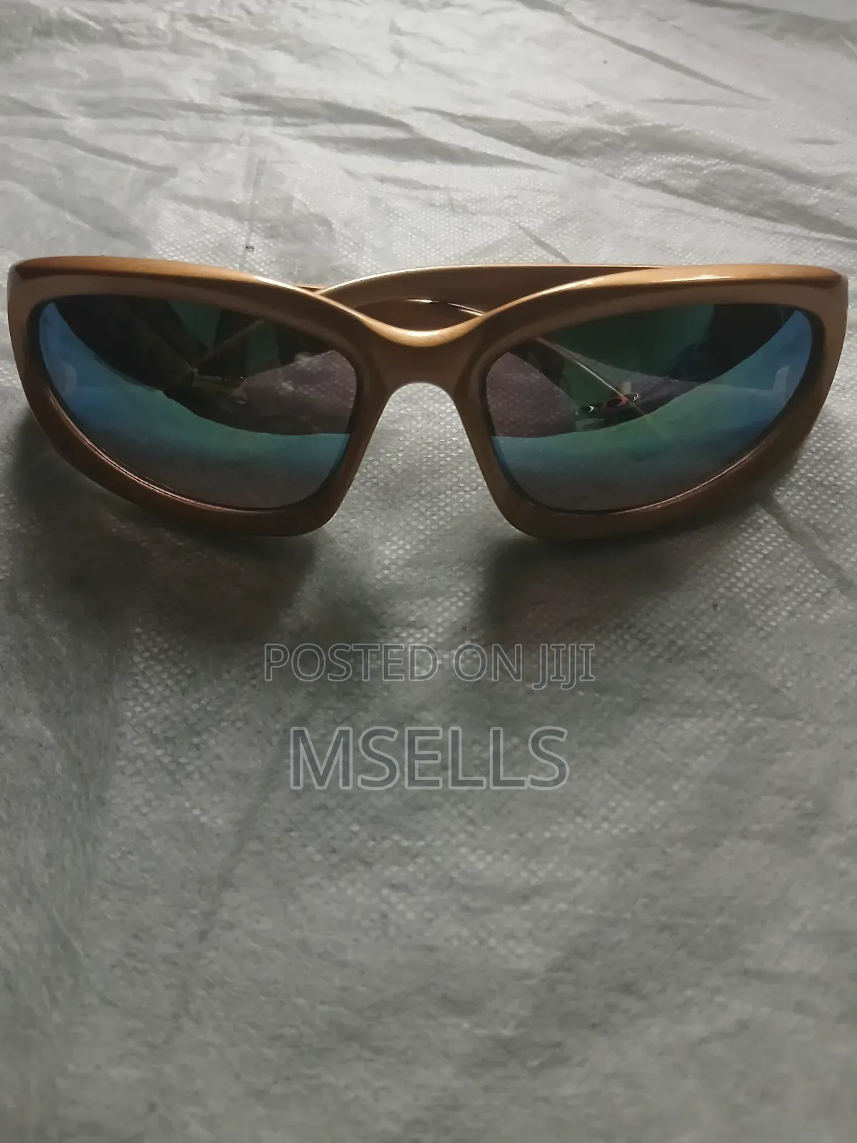 Wrap-around Sunglasses