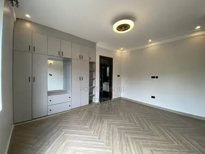 3bdrm Apartment in Muyenga, Makindye for rent