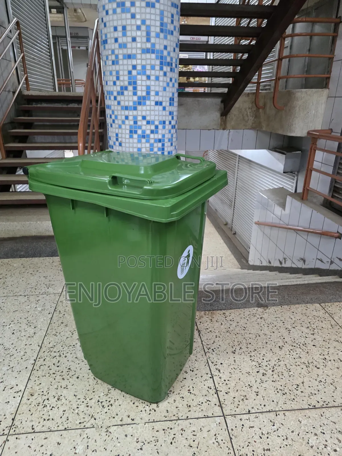 Outdoor Plastic Ddust Bins Plastic Dust Bins 240ltrs