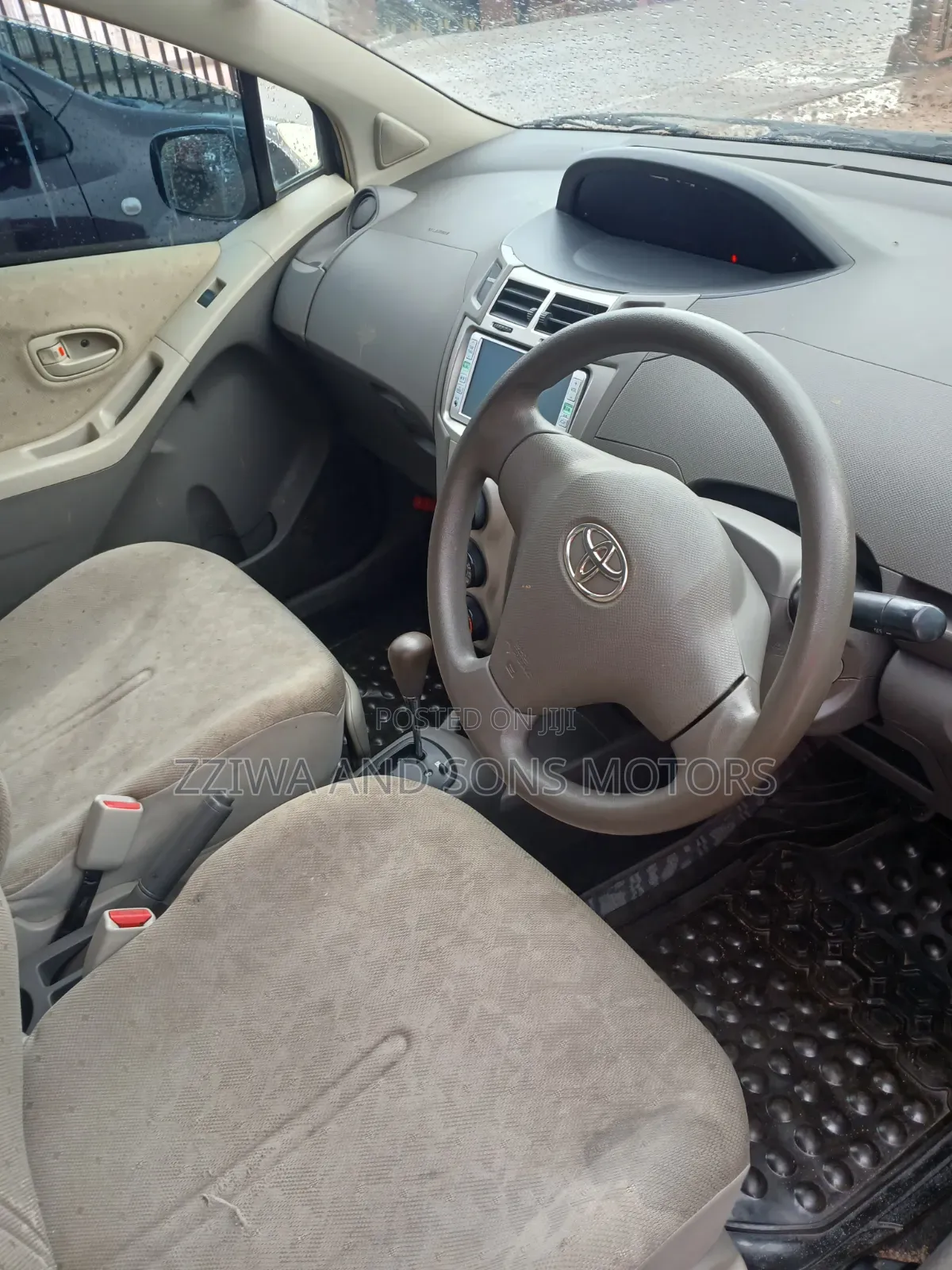 Toyota Vitz 1.5 FWD 5dr 2016 Blue