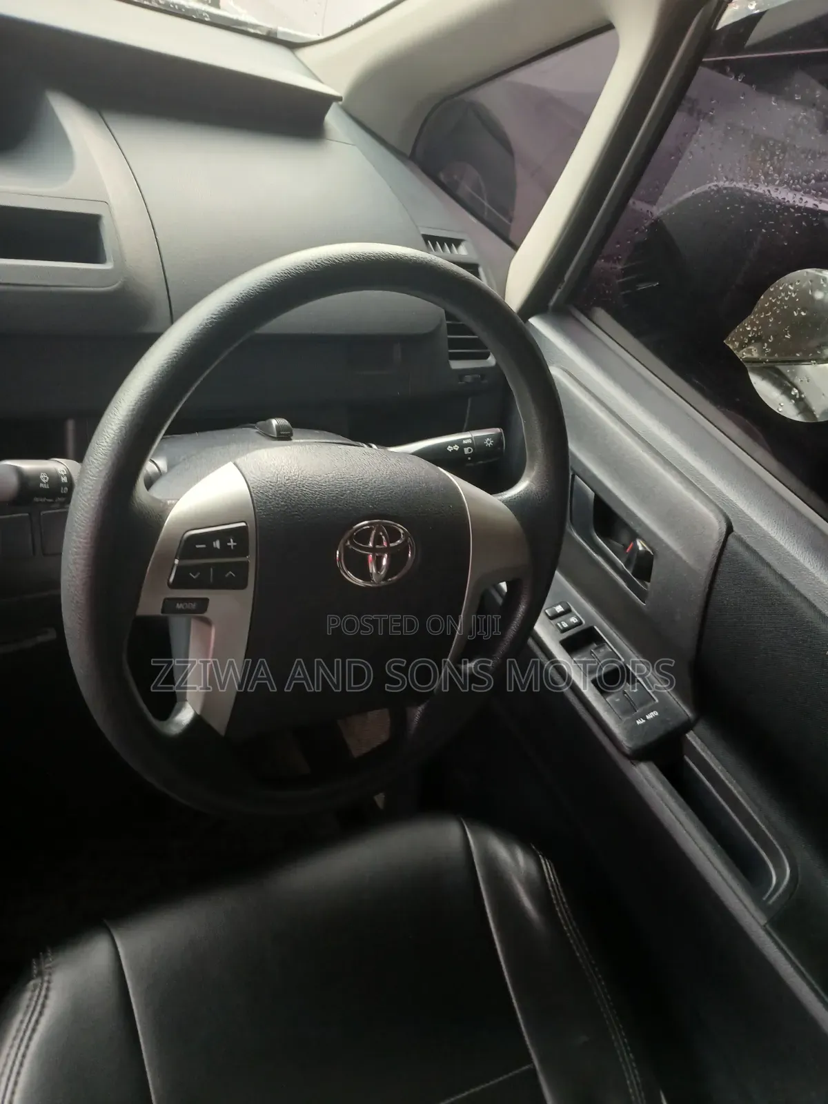 Toyota Noah 2.0 143hp AWD (8 Seater) 2010 Silver