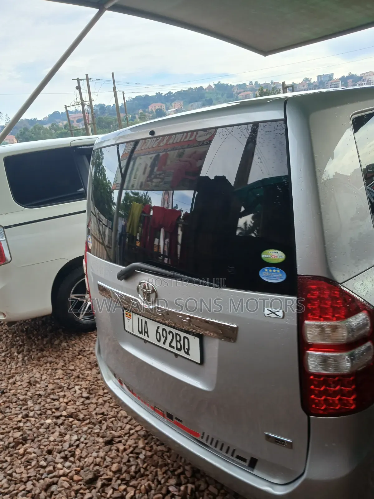 Toyota Noah 2.0 143hp AWD (8 Seater) 2010 Silver
